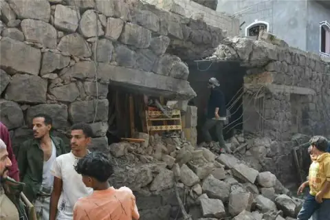 تعز: 11 قتيلا و53 وجريحاً جراء تصعيد حوثي يستهدف أحياء ومنازل المدنيين خلال أسبوع