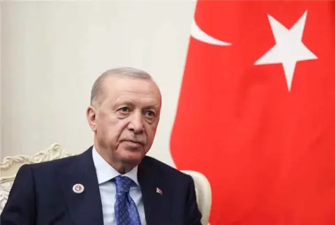 إيران تفتح النار على أردوغان... ما علاقة اليمن؟