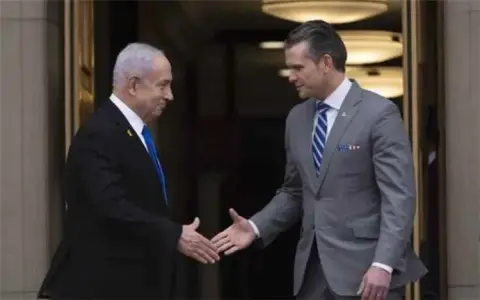 إعلام عبري: وزير دفاع أمريكا يصل سرا الى اسرائيل ويعقد اجتماعا مع نتنياهو بحضور إماراتي