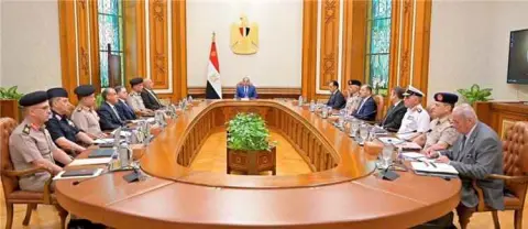 مصر تدعو لحل دبلوماسي في اليمن والبرلمان يدرس دعم السعودية عسكريا