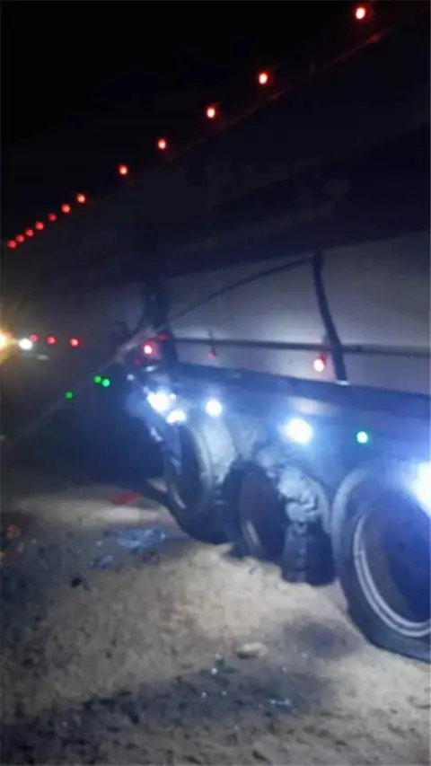 مسلحون مجهولون يطلقون النار على قاطرة ديزل في خط أحور بأبين ويتسببون بتسرب الوقود