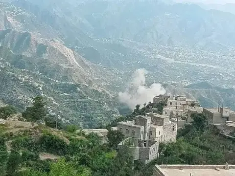 عاجل | قصف حوثي يصيب 6 نساء وأطفال في كحلان تعز.. واستهداف الإسعاف يمنع إنقاذهم